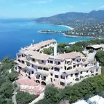 Aura Club Aparthotel 3*
