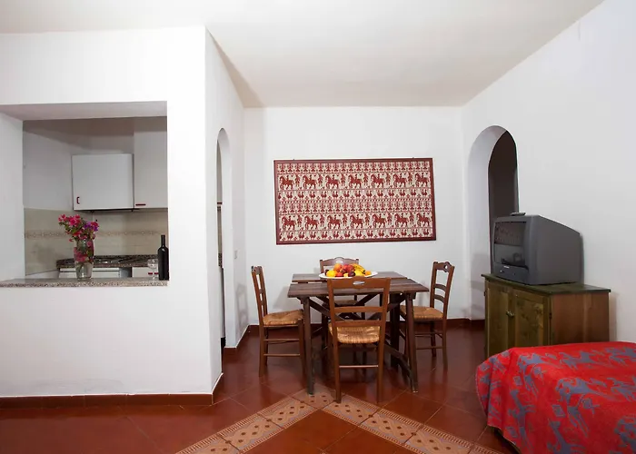 Aura Club Aparthotel 3*