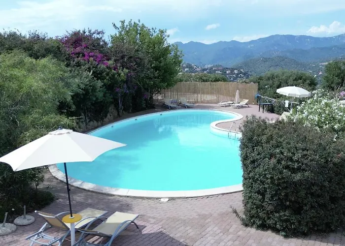 Aparthotel Aura Club 3*