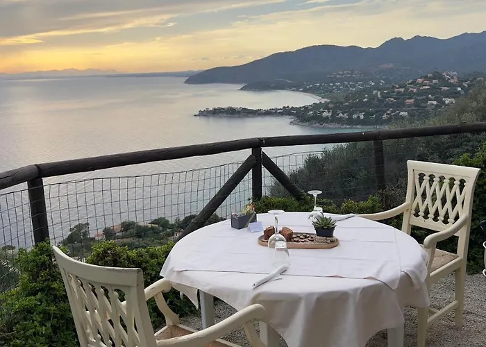 Aparthotel Aura Club 3*